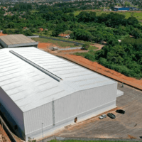 Telhas com isolamento térmico para indústrias