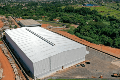 Telhas com isolamento térmico para indústrias